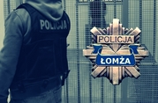 policjant i gwiazda policyjna z napisem policja Łomża
